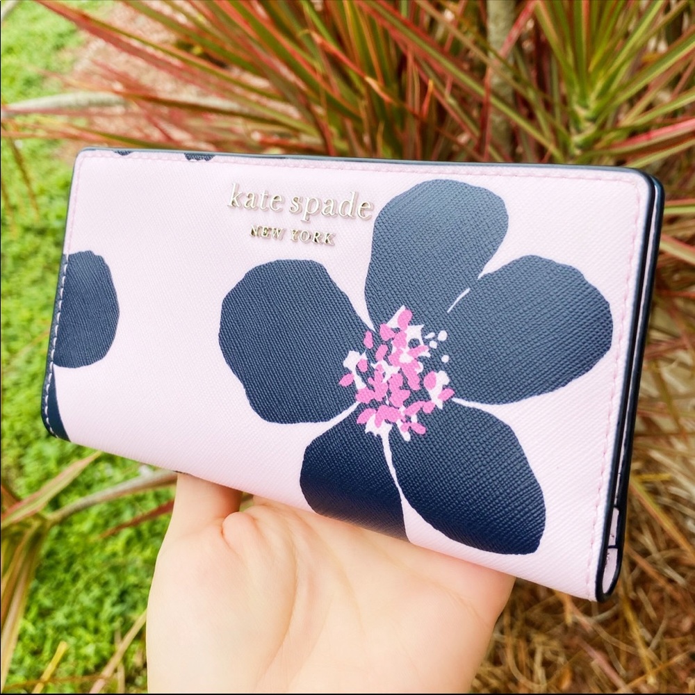Gabysbags💞👜-Kate Spade Floral Bifold Wallet - Picture 1 of 4